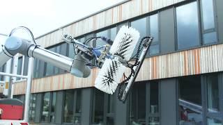 Automatische Fassadenreinigung mit dem Clearbot von Auconic