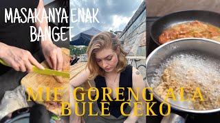 PACAR BULE CEKO MASAK MIE GORENG AYAM ENAK BANGET