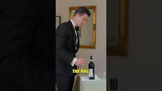 How to open wine #open #wine #winelovers #waiter #server #restaurant #redwine #dinner