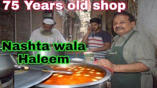 Famous Lahori Nashta || Papa Murgh Chanay || Ram Gali No 1 || Lahore Street Food ||Haidari Food