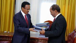 Madaxweyne Farmaajo iyo Marwadii Kowaad ee Dalka oo Macsalaameyay Villa Somalia