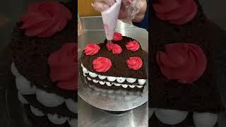 Heart Shaped Cake making #delhiicious #heartcake #cake #ashortaday #delhiicious