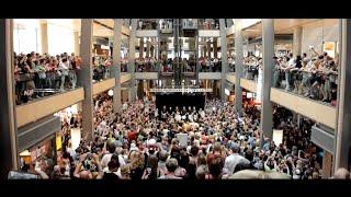 Flash Mob - Amazing "We will rock you" Mashup performance in mall