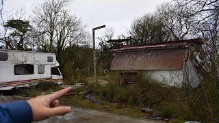 LA BROCANTE ABANDONNÉE... ( il reste tout )