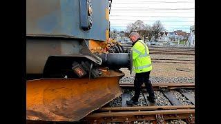 Climbing a 2.5% Grade with a 55-Year-Old Helper Locomotive Boasting 5082 kW of Pulling Power