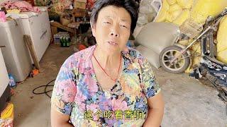 离婚后在前夫家过夜，胖妹尽心尽力照顾公婆。前夫却避而不见