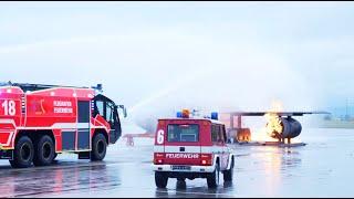 Notfallübung der Feuerwehr / Flughafen Erfurt - Weimar