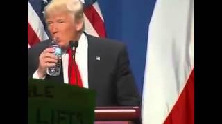 Donald Trump use a water bottle to mock Marco Rubio