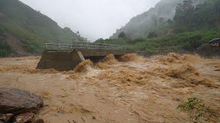 Toang rồi siêu bão thổi bay cầu huyền thoại Chống Chơ - Quá kinh khủng nước lũ sạt lở chưa từng thấy