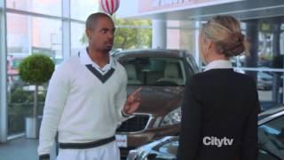 Damon Wayan Jr as a Trophy Wife (Happy Endings)