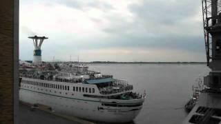 TS Maxim Gorkiy leaving verläßt Bremerhaven Amadea