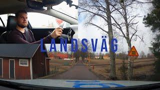 Trafiklärare kör och förklarar landsväg