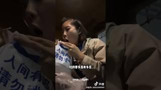 She has #morningsickness 15 #pregnancy #vomiting #呕吐 #孕吐 #怀孕 #feelsick #pregnant