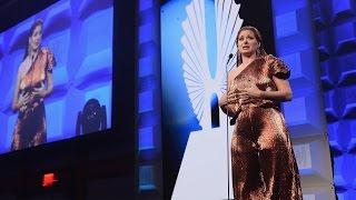 Debra Messing Urges Americans to Resist | 28th Annual GLAAD Media Awards