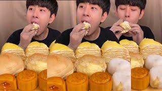 ASMR|MUKBANG|NOODLES|SEAFOOD|Durian snow skin + custard mooncake!