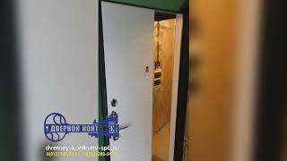 Входная дверь в квартиру с хорошей шумоизоляцией в Спб - Дверной Континент Новелло белая с зеркалом.