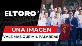 La Selección Española le da la espalda por completo a Sánchez durante la celebración de la Eurocopa