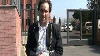 Antonello De Pierro incatenato a Polizia Municipale di Ostia contro corruzione vigili urbani