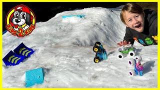 Monster Truck Toys SUPER SNOW ARENA - Monster Jam Freestyle Show