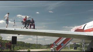 Deutschlands spektakulärste Konzertbühne "Über den Wolken"- Reinhard Mey #Kübler #Stölln #airplane