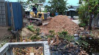 Good Skill Dozer to delivery soil into under home Flooded !!!