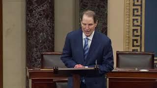 Wyden Presses for Financial Security for Rural Communities