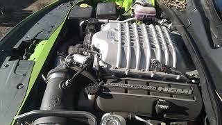 2017 Dodge Charger 6,2L Hellcat 710 PS running engine .