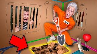 Escape From CARDBOARD PRISON Challenge !