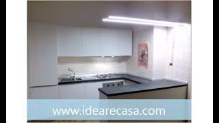 Cucina con penisola a Led