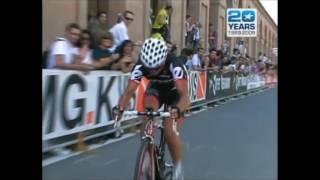 Giro d'Italia 2009 - stage 14 - Simon Gerrans vs young Chris Froome (uphill finish)
