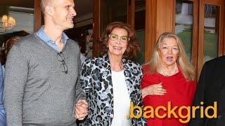 Sophia Loren poses for photos after enjoying lunch at Cipriani in Beverly Hills