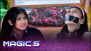 Adara dan Naura Tersiksa Karena Ada Batu Meteor | Magic 5 - Episode 73