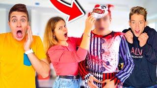 ABBIAMO SCOPERTO CHI È IL CLOWN CON I NOSTRI AMICI!!