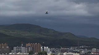 札幌の上空に浮かぶ人の姿　この写真は一体！？【HTBニュース】