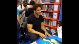 2009 SDCC Lou Ferrigno Incredible Hulk Comicon | sullentoys.com