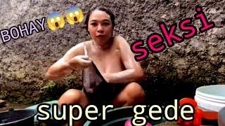 NGINTIP CEWEK CANTIK LAGI MANDI SUSU GEDE