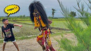 Asli Bikin Ketawa !!  Gara Gara Dibilang Cupu Barongan Ngamuk Ngejar Orang