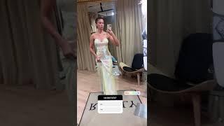 Агата Муцениеце надела белое платье