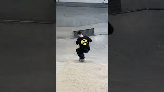 OG Scooter rider Roberts - Taktika.lv PRO Scooters team - Whip Fs Boardslide - Spotcenter skeitparkā