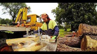 Sciage de planches à la tronçonneuse / Sawing boards with chainsaw