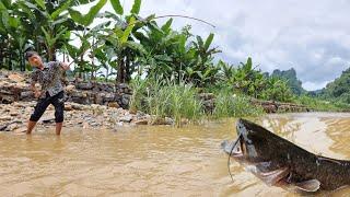 Fishing in flood season. The magical fishing moments of orphan boy Nam's | Nam - poor boy