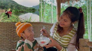 The single mother takes care of her children, uses bamboo to make pig barn doors, and goes fishing