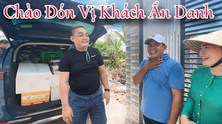 Chào Đón Vị Khách Ẩn Danh Đồng Hành Cùng Gia Đình Trong Suốt Mấy Năm Qua | Tập 724