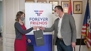 Forever Friends fondacija uručila poklon vaučere lekarima