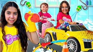 SARAH finge brincar de LAVA CARROS com sua IRMÃ ELOAH e amiga |  Pretend Play car wash