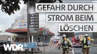 Brand auf Dach einer Tankstelle: Solaranlage erschwert Löscheinsatz | S08/E05 | Feuer & Flamme | WDR