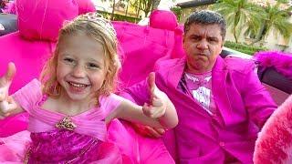 Nastya and dad decorated the car in pink