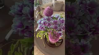 Super easy & fast flower arranging in a vase for home. DIY flowers on a budget #budgetfriendly