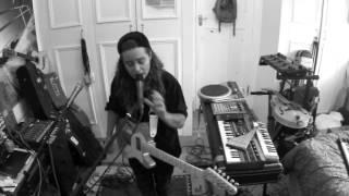 TASH SULTANA - SYNERGY (LIVE BEDROOM RECORDING)