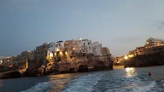 Escursione in barca alla scoperta delle  grotte marine di Polignano a Mare (Puglia)